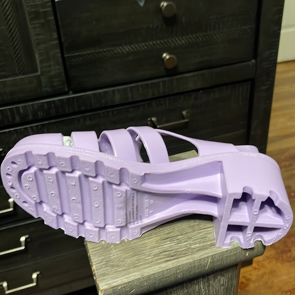 Sandals - Picture 2 of 3